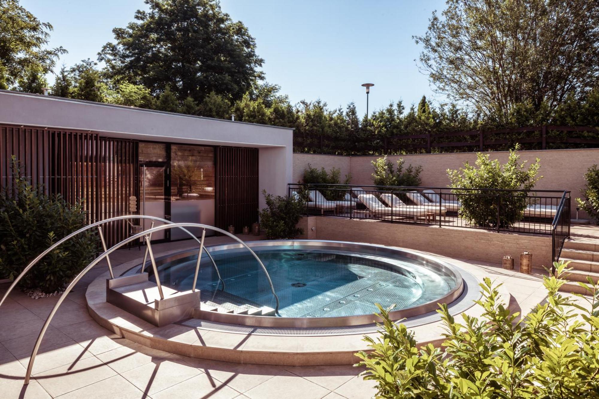 Falkensteiner Balance Resort Stegersbach - Adults Only المظهر الخارجي الصورة A spa at the Hotel de Crillon, Paris